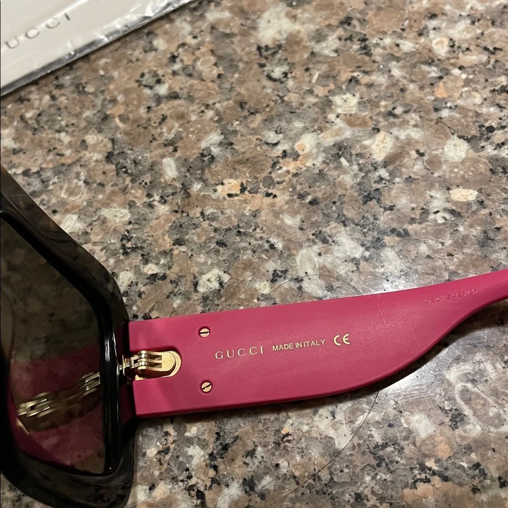 Gucci Pink tortoise Square Sunglasses - Picture 4 of 9